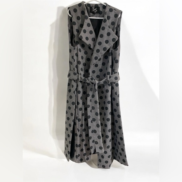 🔮 Polka dot vest size small but it also fits Medium 🔮 - Picture 3 of 4